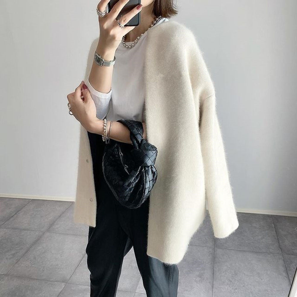 Sila | Elegant Cardigan with Classic Design